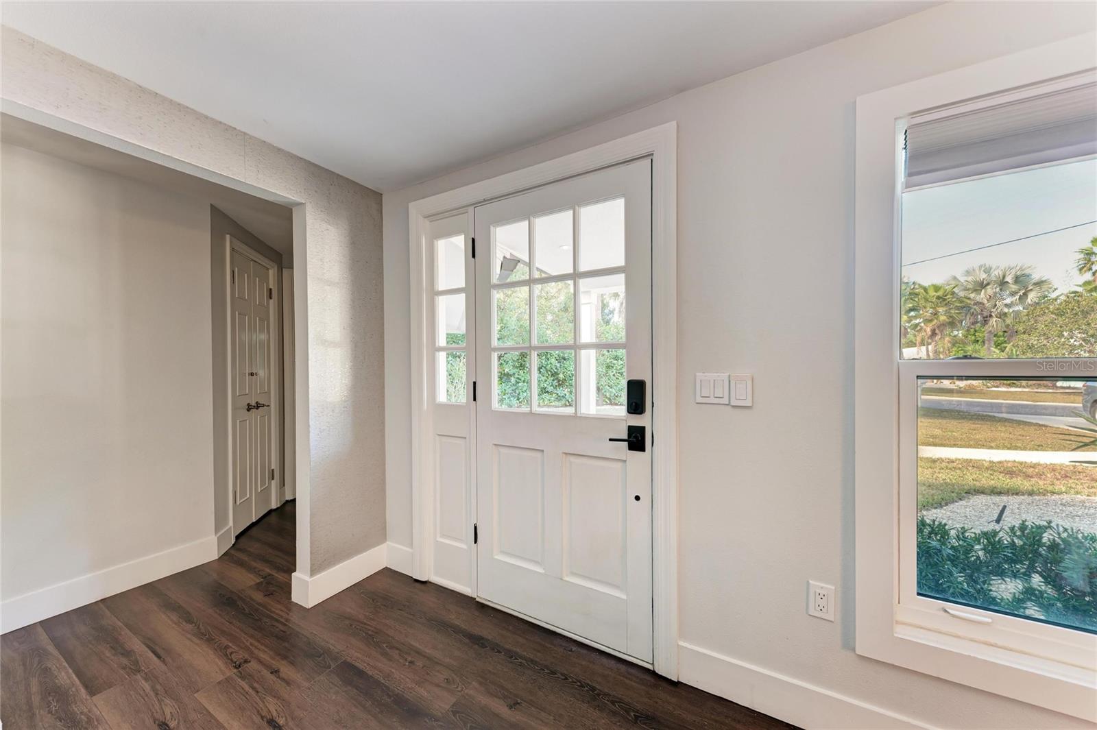 Image 12 of 93 For 2132 Hyde Park Circle