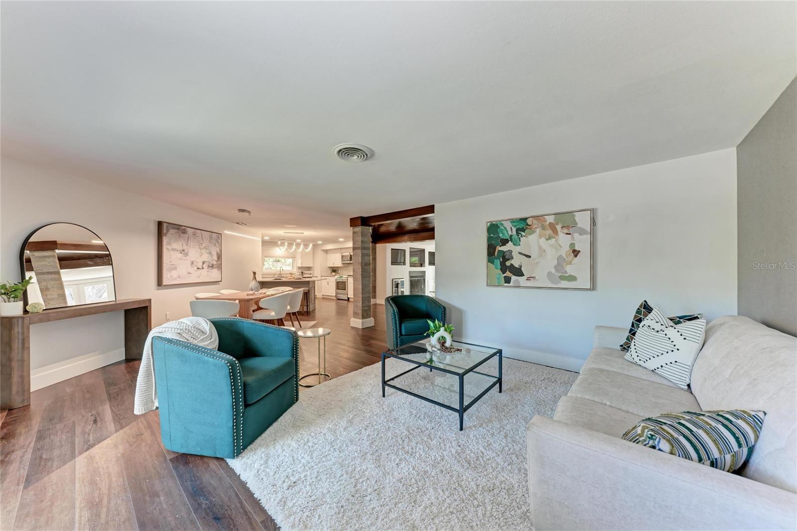 Image 13 of 93 For 2132 Hyde Park Circle