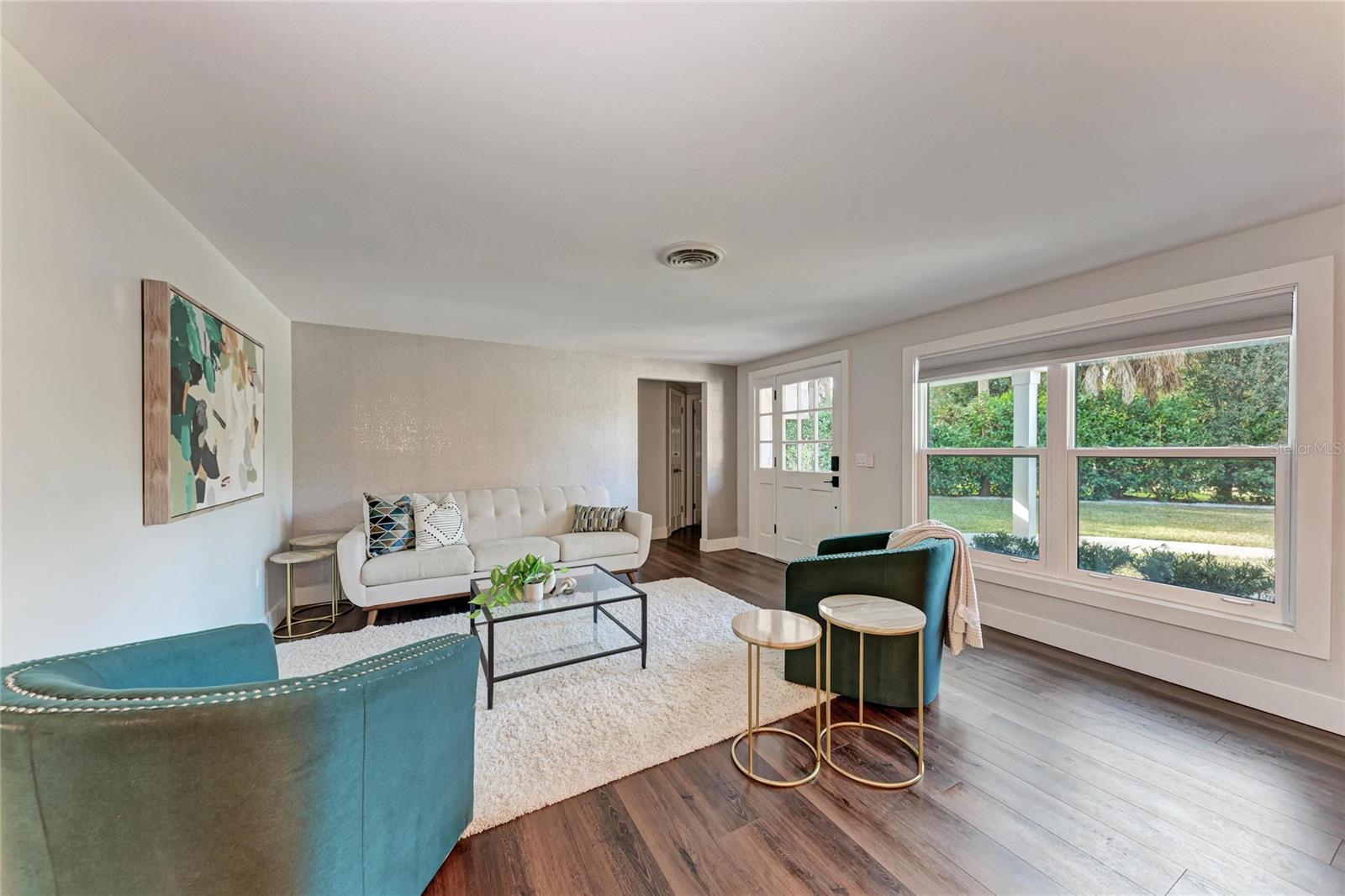 Image 15 of 93 For 2132 Hyde Park Circle