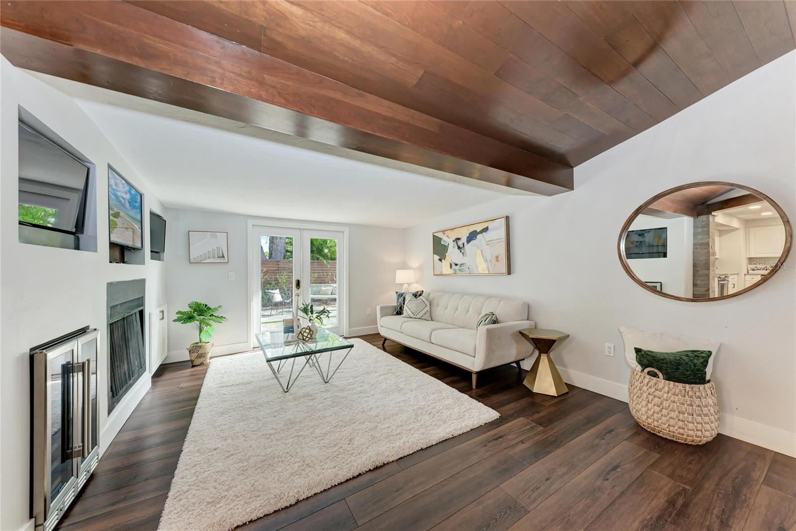 Image 17 of 93 For 2132 Hyde Park Circle