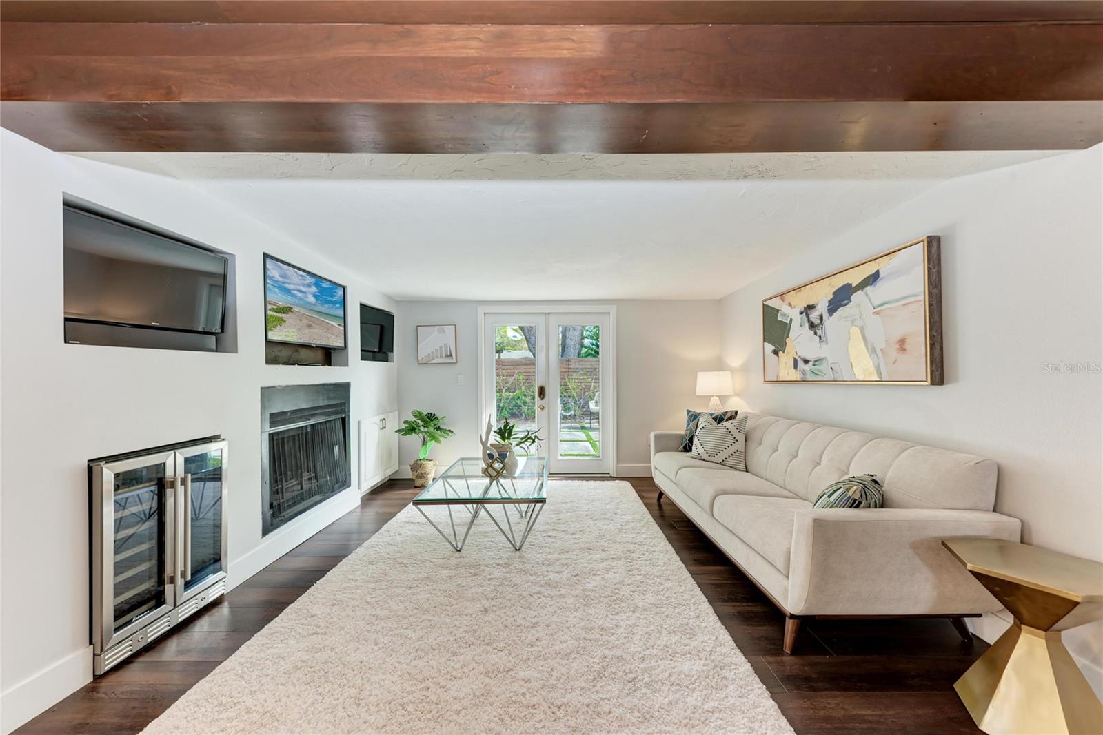 Image 18 of 93 For 2132 Hyde Park Circle