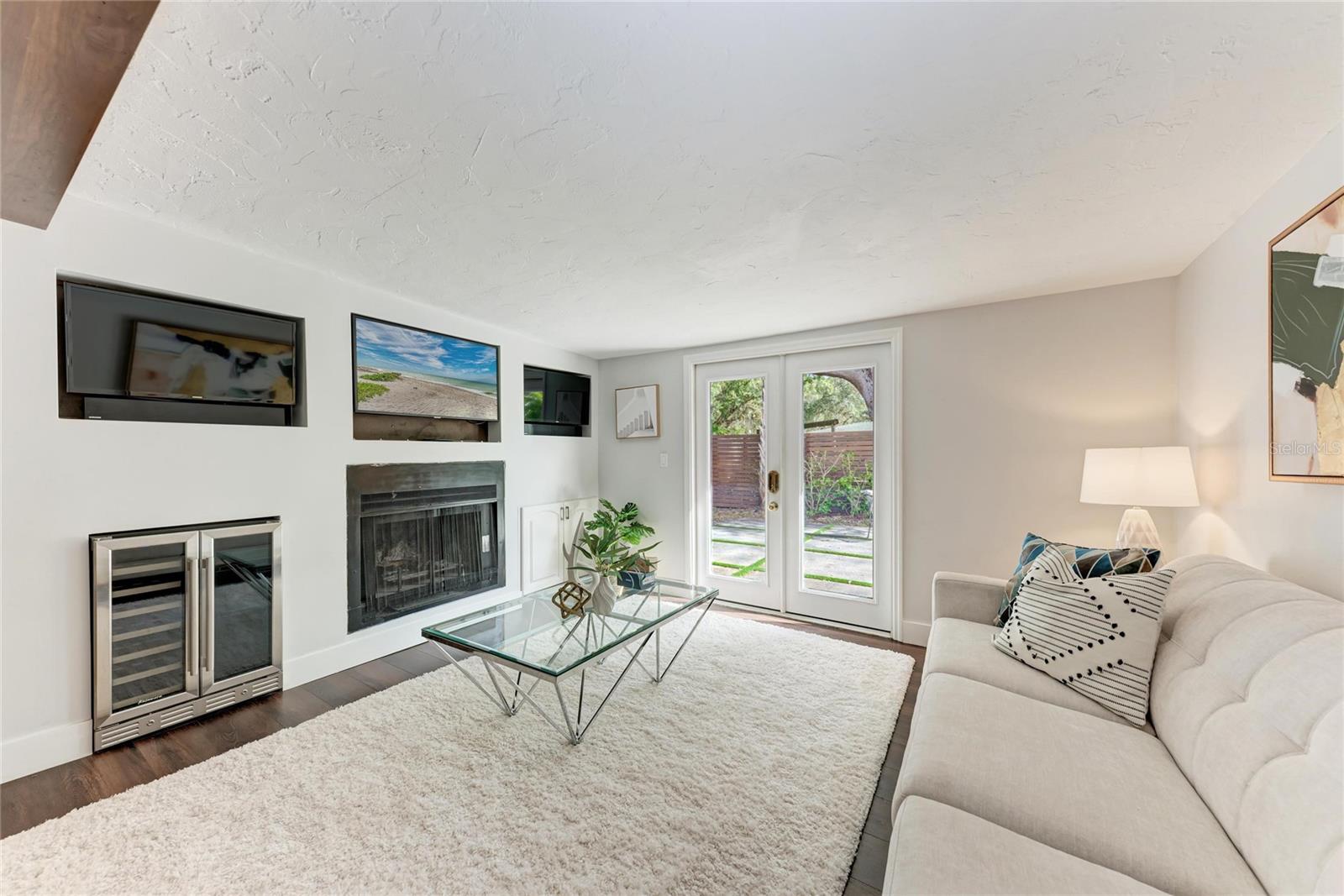 Image 19 of 93 For 2132 Hyde Park Circle