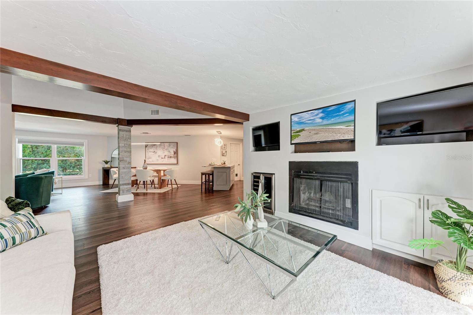 Image 20 of 93 For 2132 Hyde Park Circle