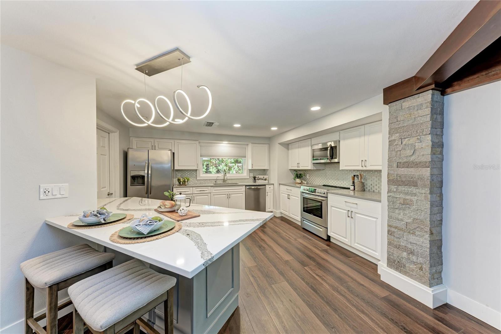 Image 21 of 93 For 2132 Hyde Park Circle