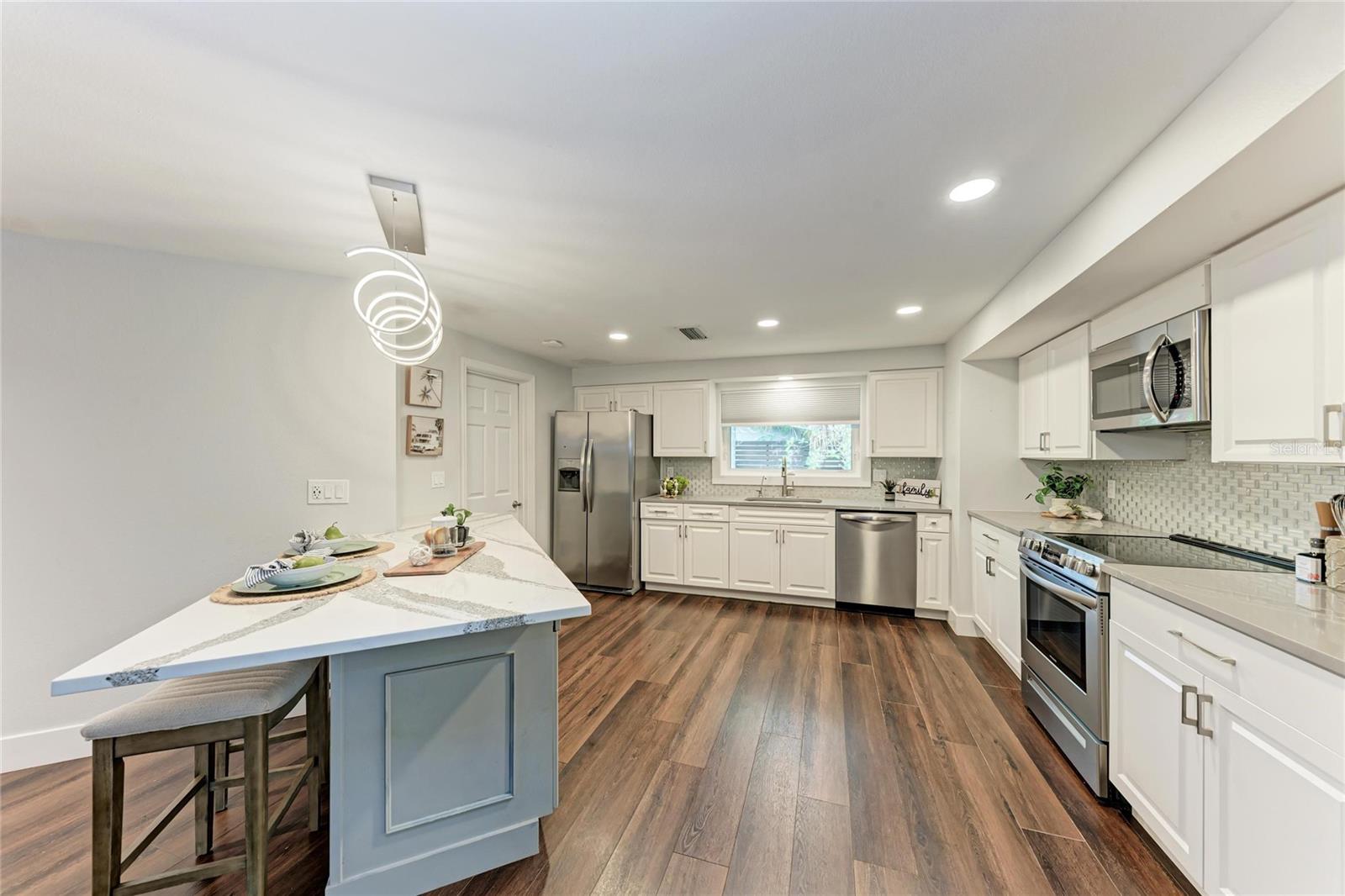 Image 22 of 93 For 2132 Hyde Park Circle