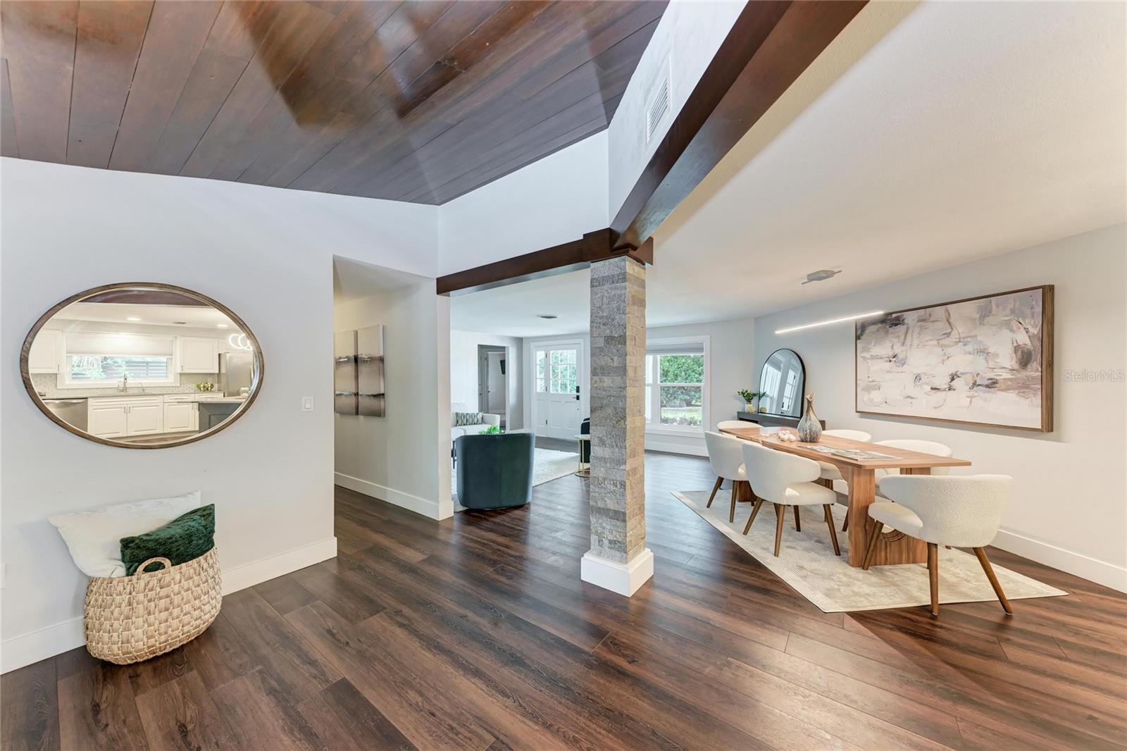 Image 26 of 93 For 2132 Hyde Park Circle