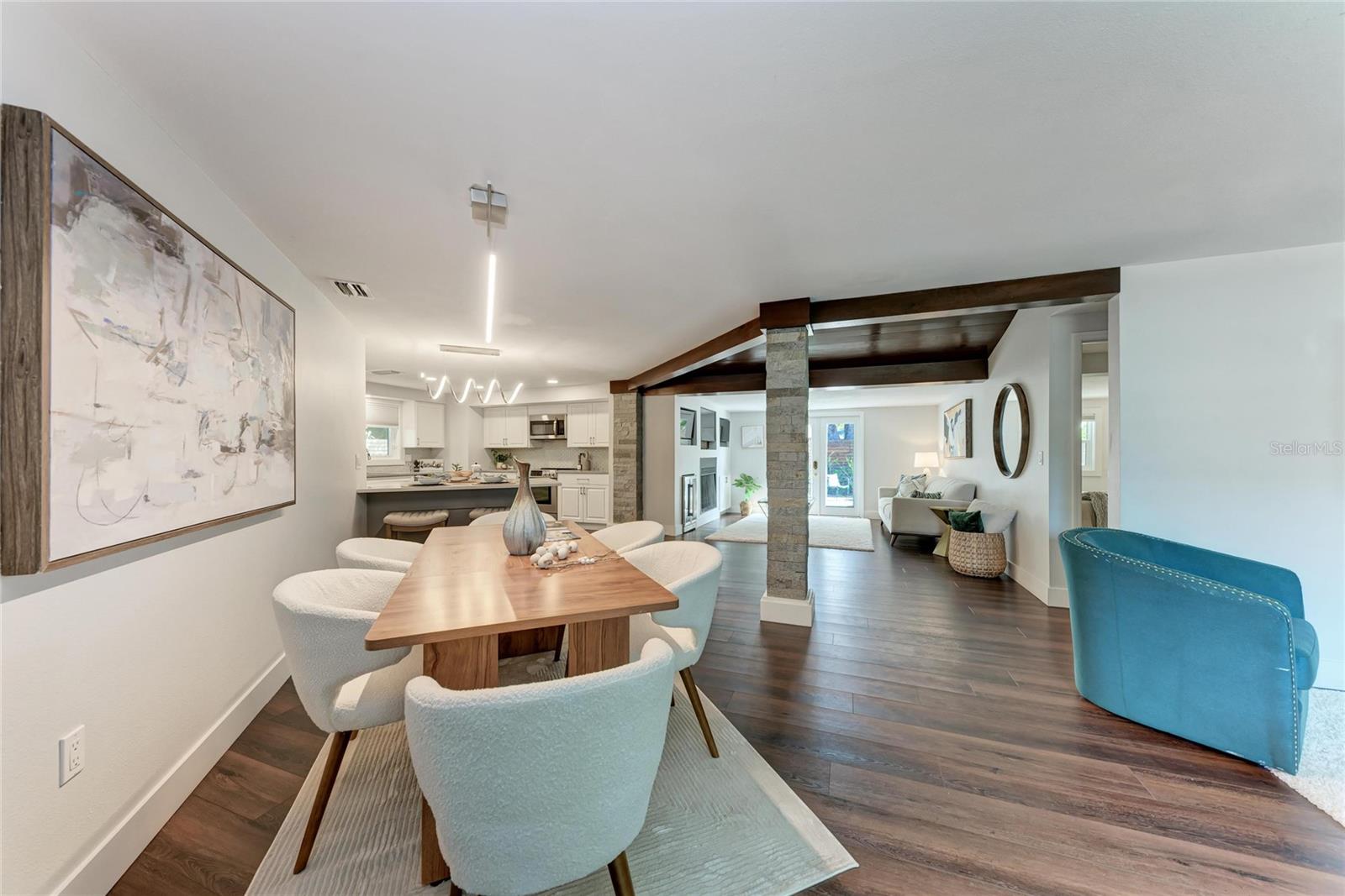 Image 28 of 93 For 2132 Hyde Park Circle