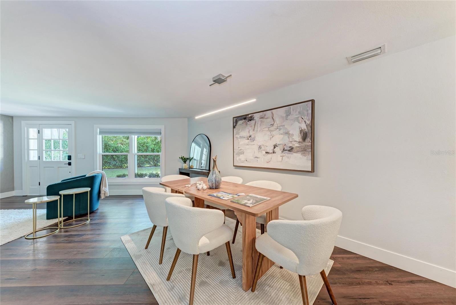 Image 29 of 93 For 2132 Hyde Park Circle