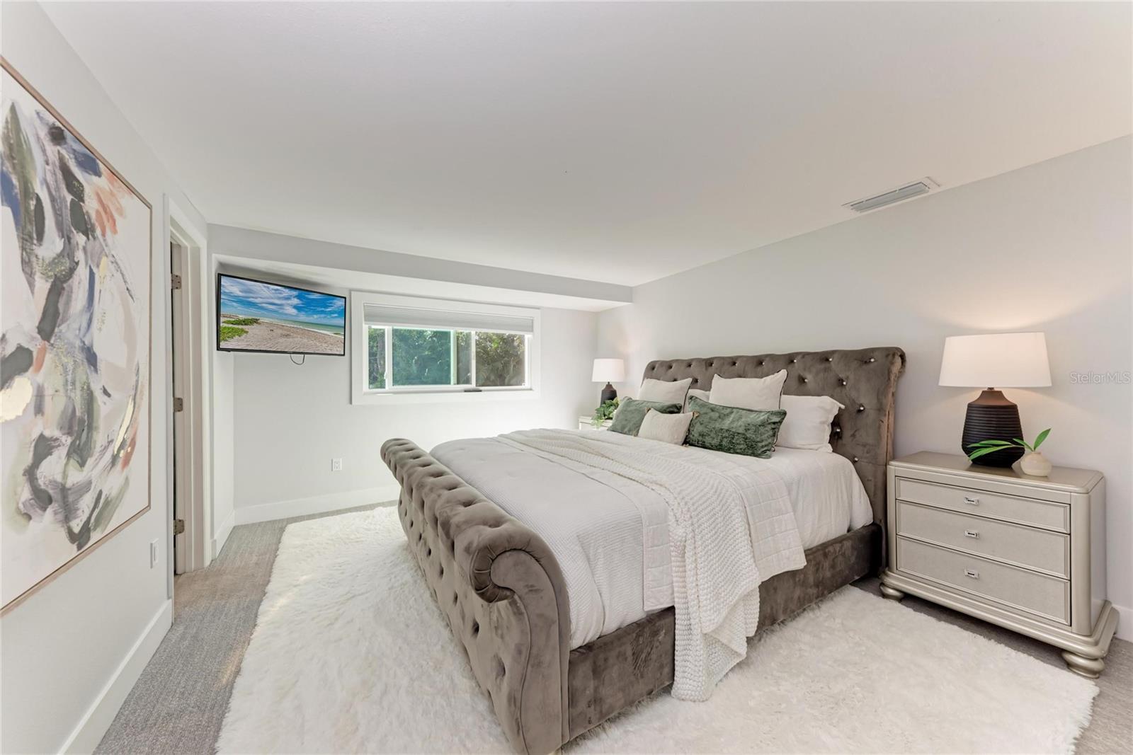 Image 30 of 93 For 2132 Hyde Park Circle