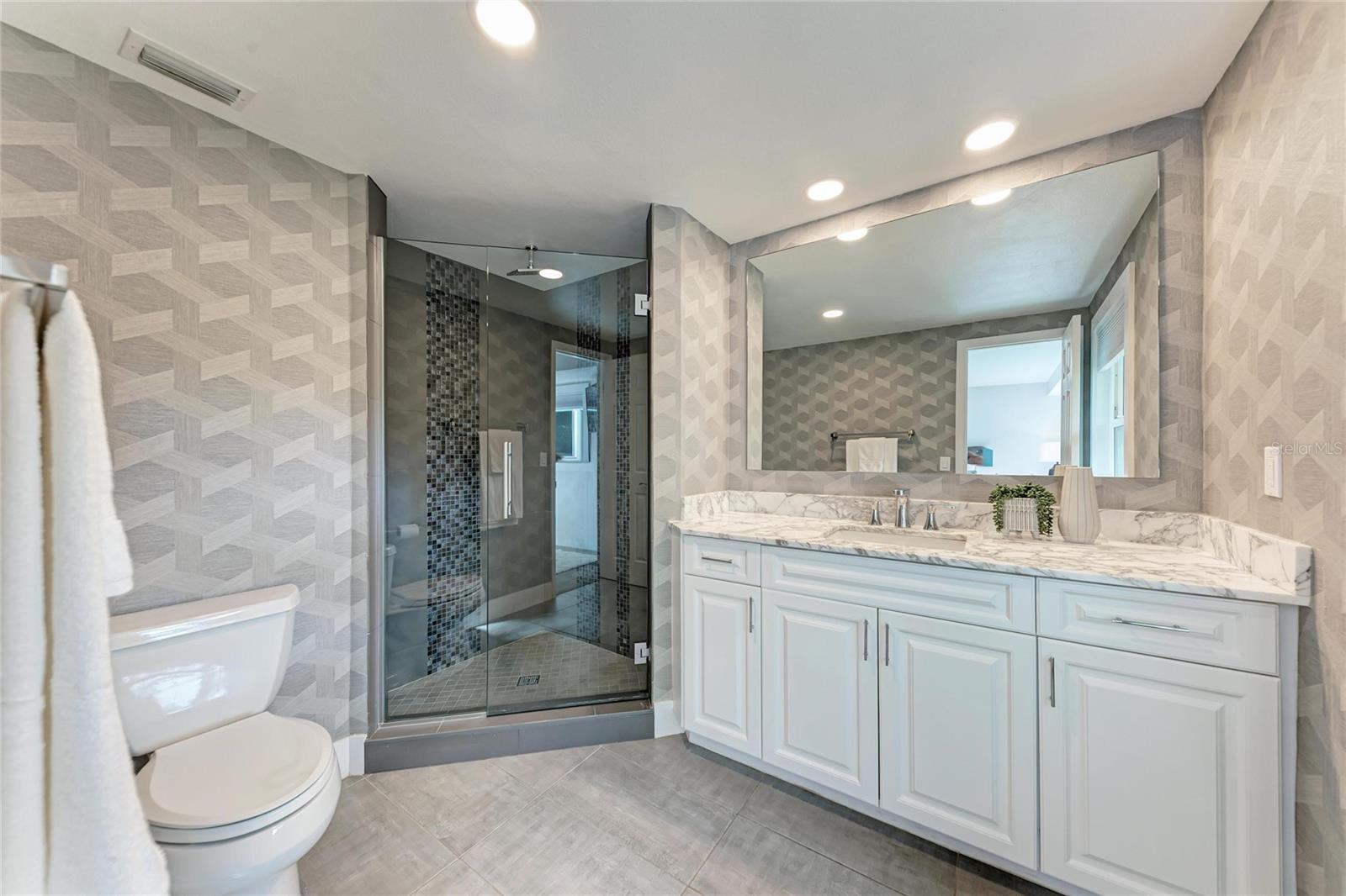 Image 34 of 93 For 2132 Hyde Park Circle