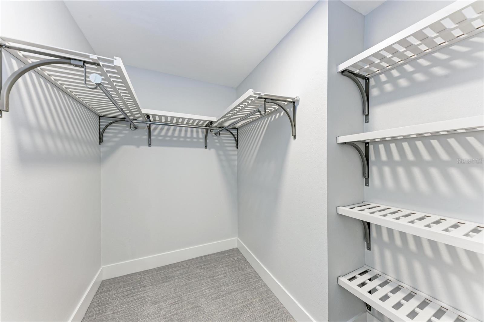 Image 35 of 93 For 2132 Hyde Park Circle