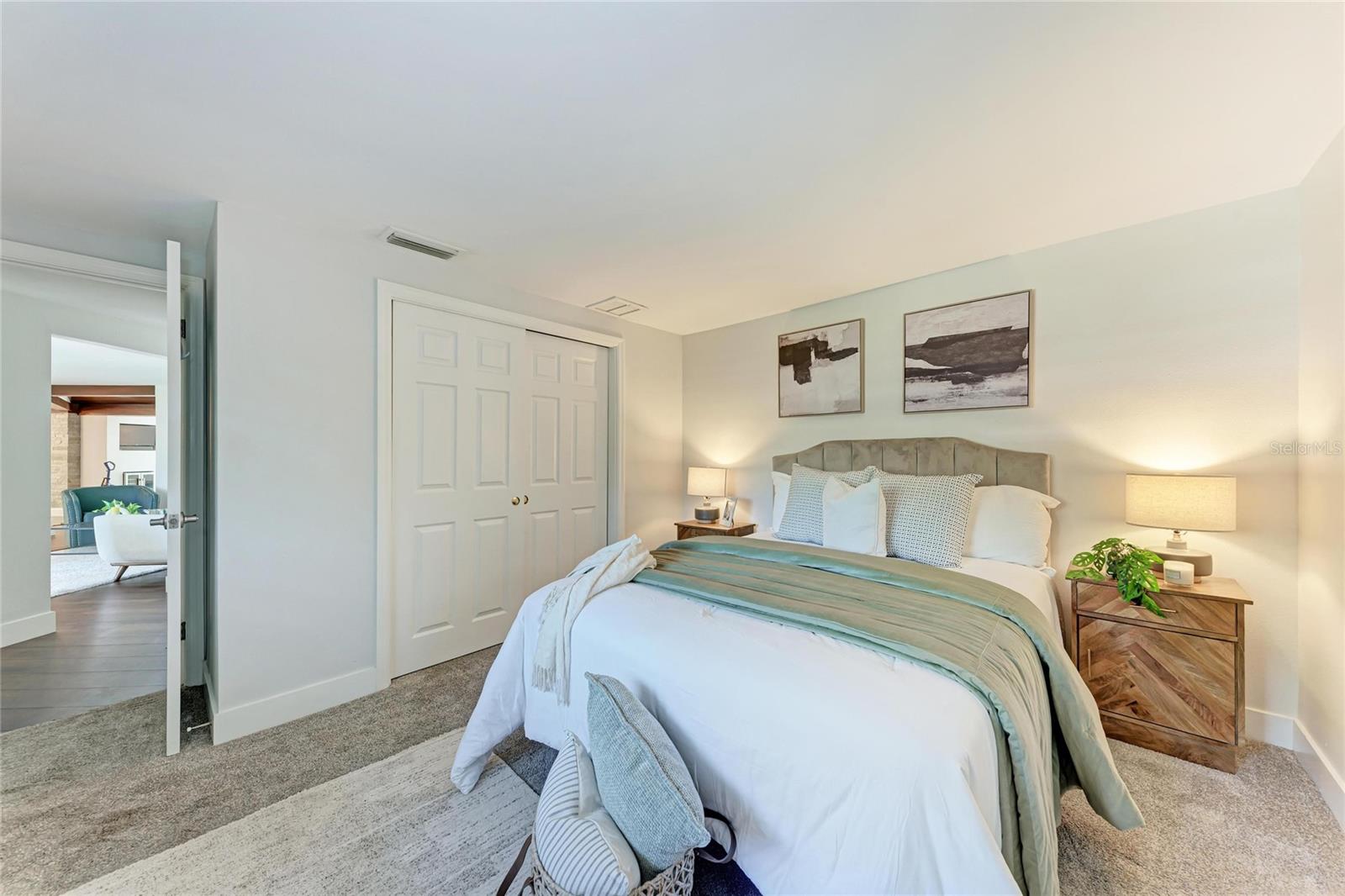 Image 38 of 93 For 2132 Hyde Park Circle