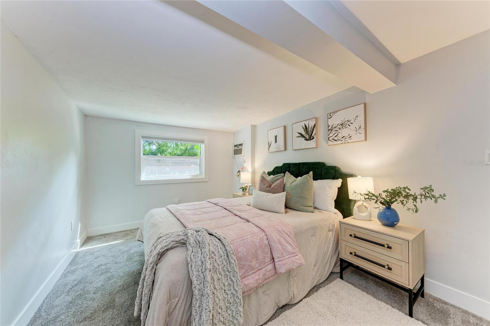 Image 39 of 93 For 2132 Hyde Park Circle