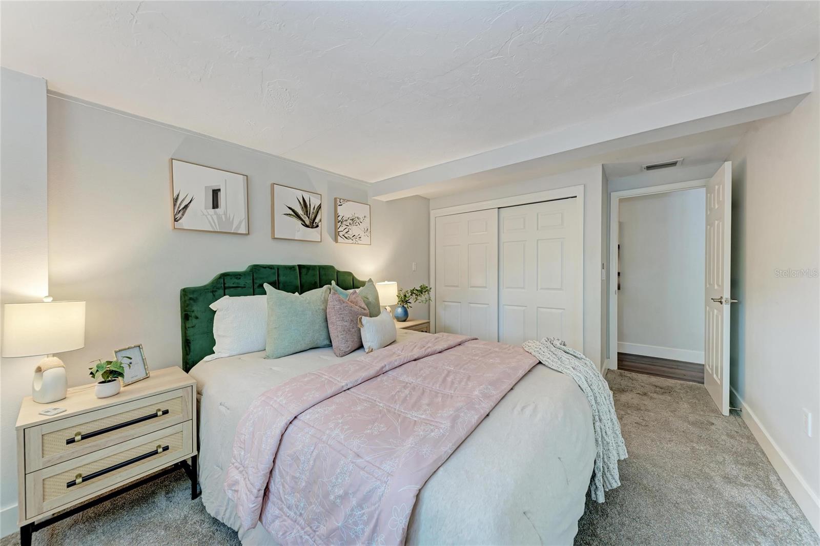 Image 41 of 93 For 2132 Hyde Park Circle