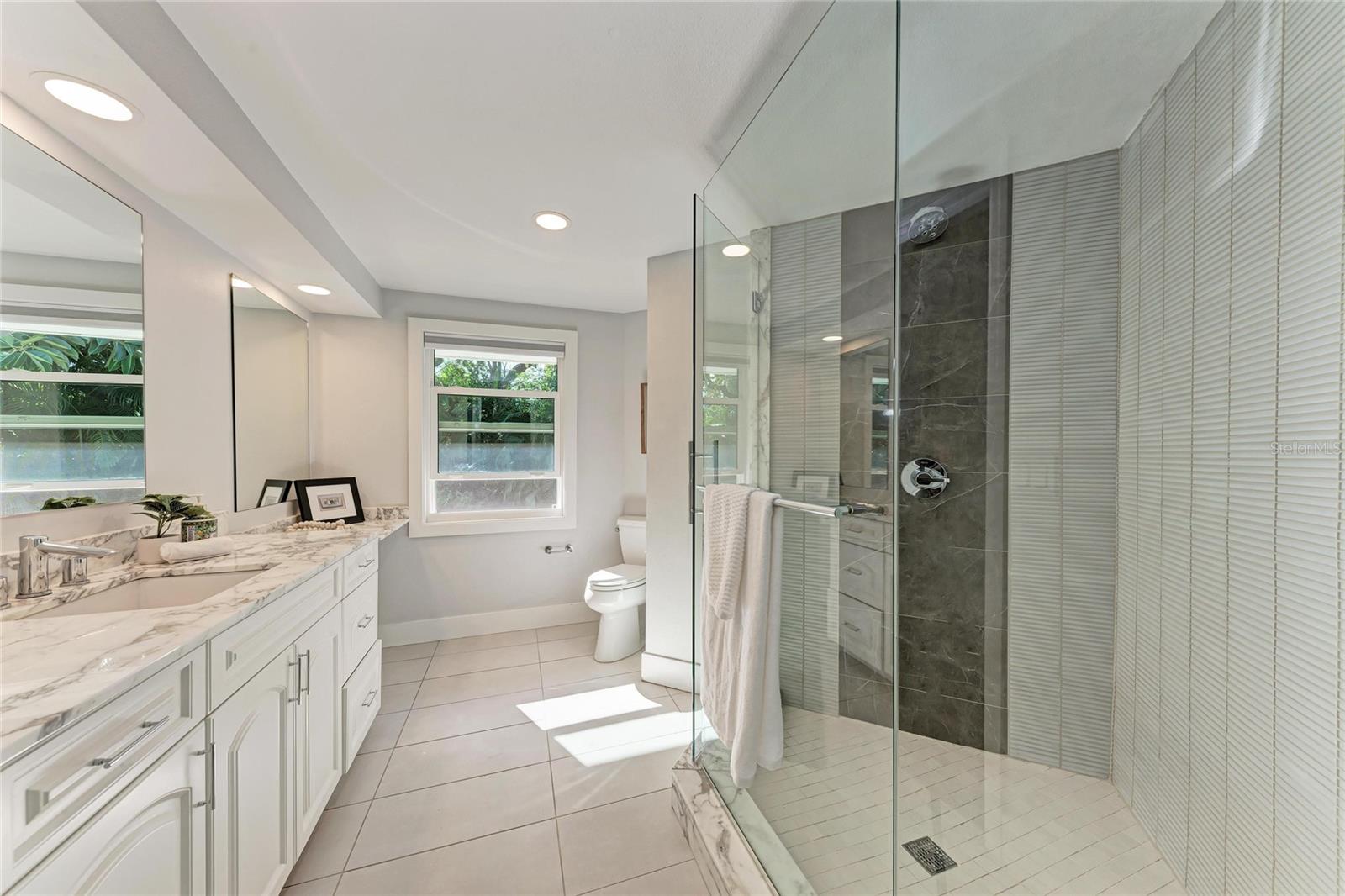 Image 42 of 93 For 2132 Hyde Park Circle