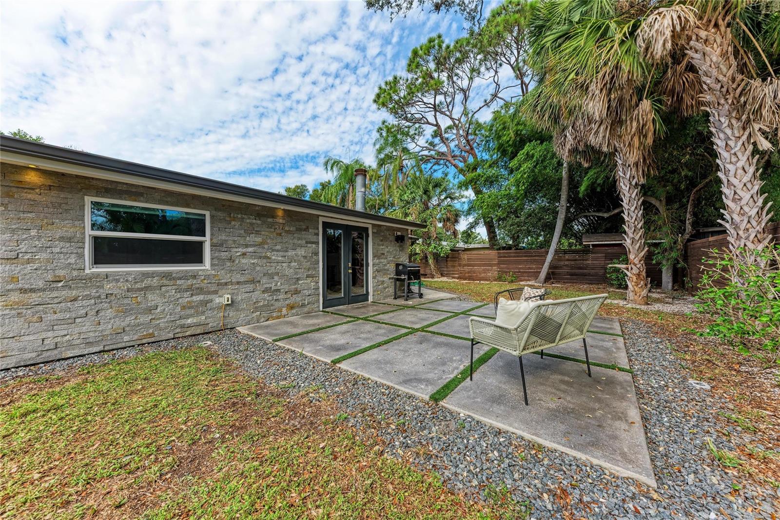 Image 45 of 93 For 2132 Hyde Park Circle