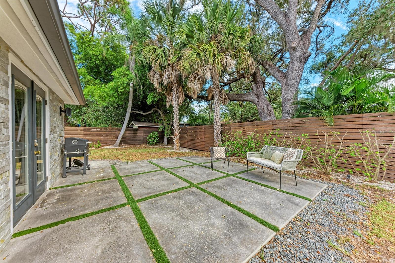 Image 46 of 93 For 2132 Hyde Park Circle