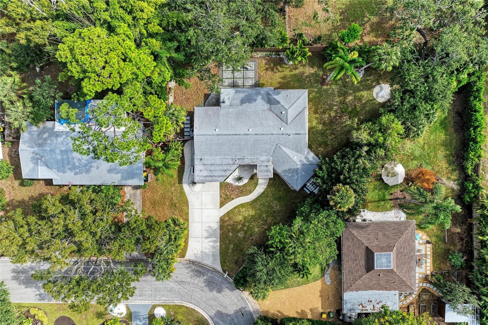 Image 52 of 93 For 2132 Hyde Park Circle