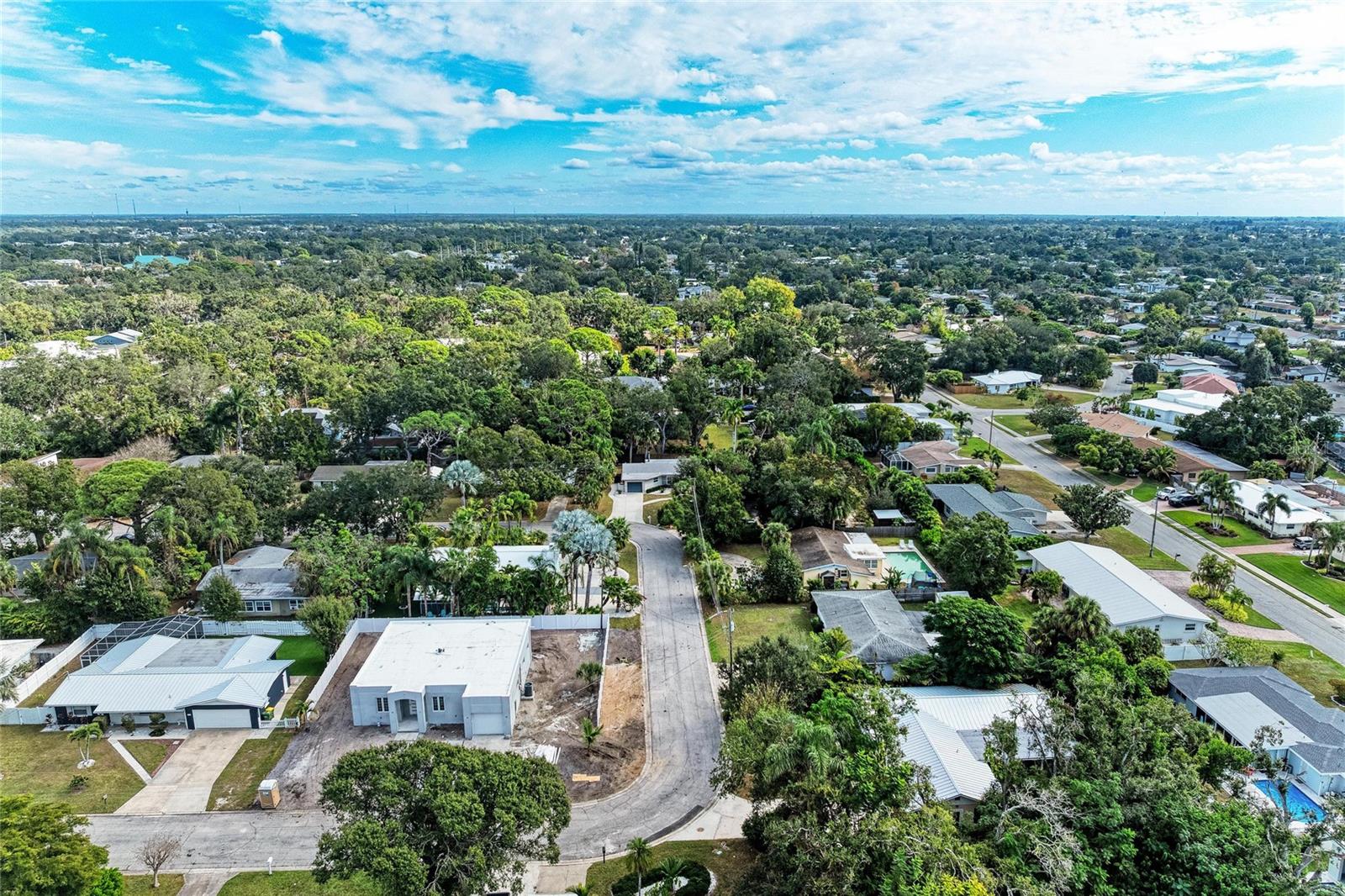 Image 53 of 93 For 2132 Hyde Park Circle