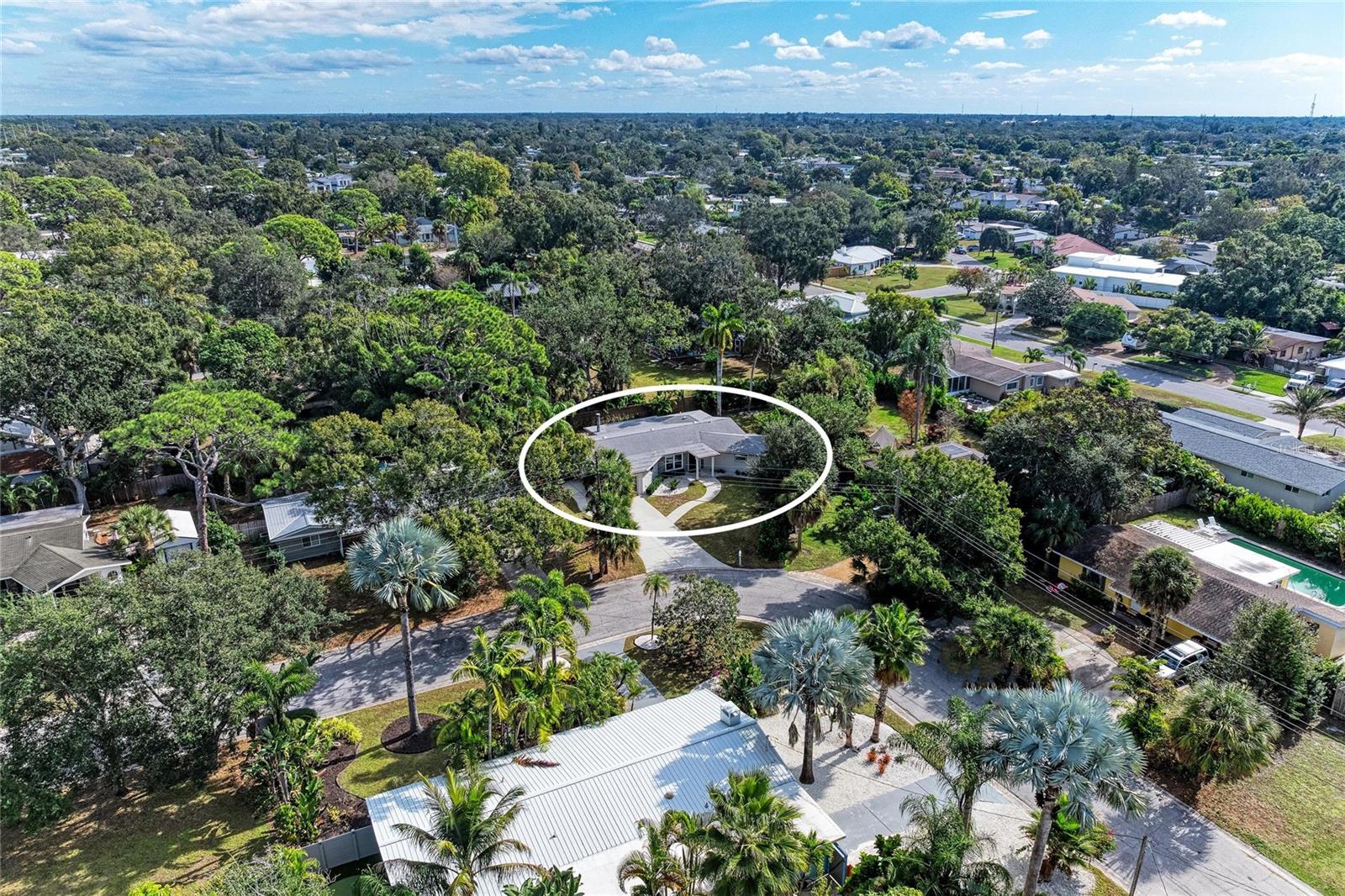 Image 58 of 93 For 2132 Hyde Park Circle