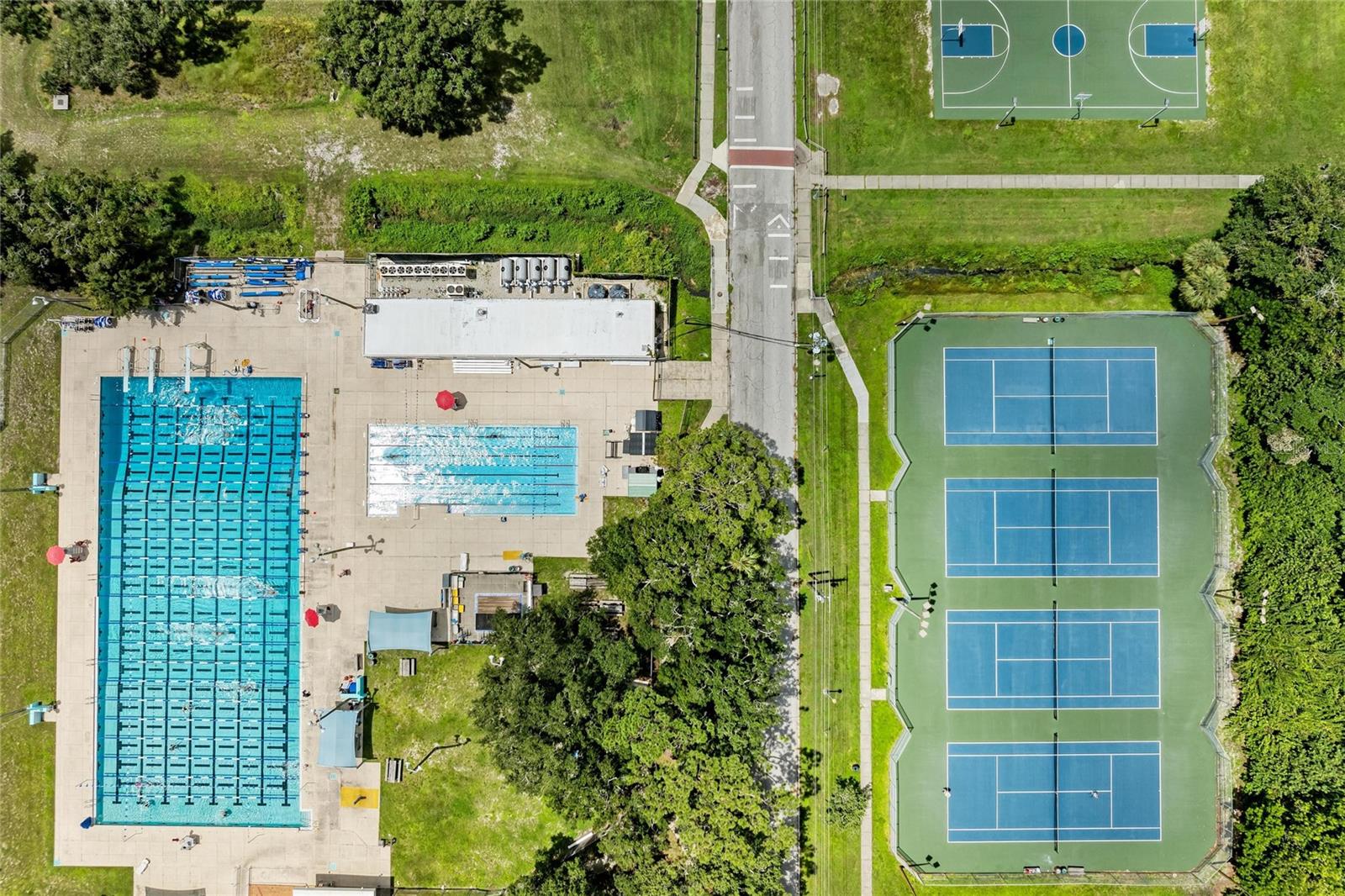 Image 60 of 93 For 2132 Hyde Park Circle