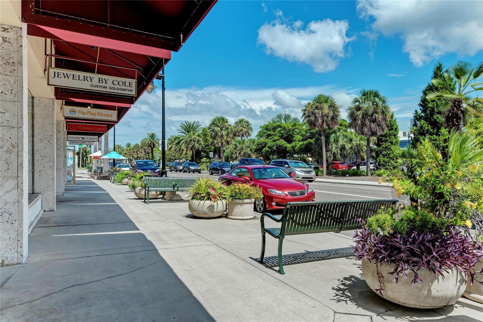 Image 76 of 93 For 2132 Hyde Park Circle