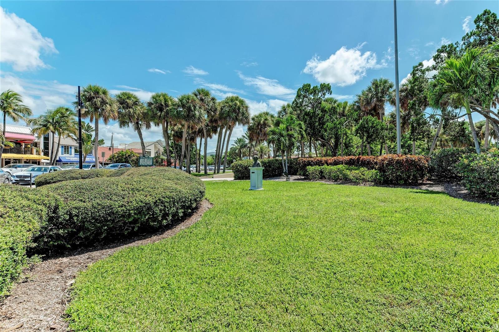 Image 77 of 93 For 2132 Hyde Park Circle