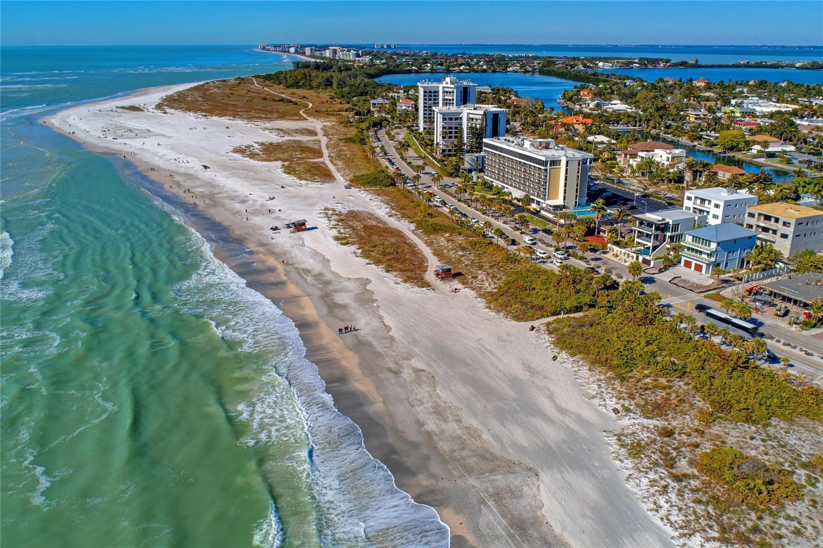 Image 79 of 93 For 2132 Hyde Park Circle