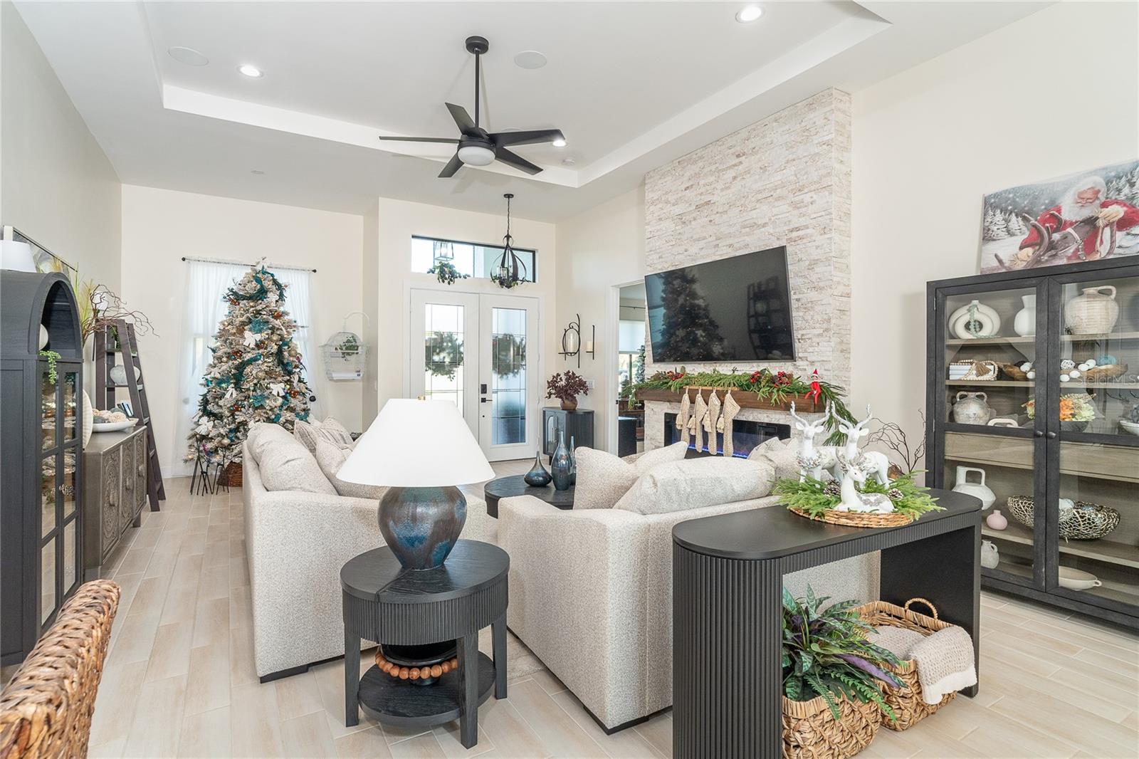 Image 14 of 52 For 2440 Cliff Street