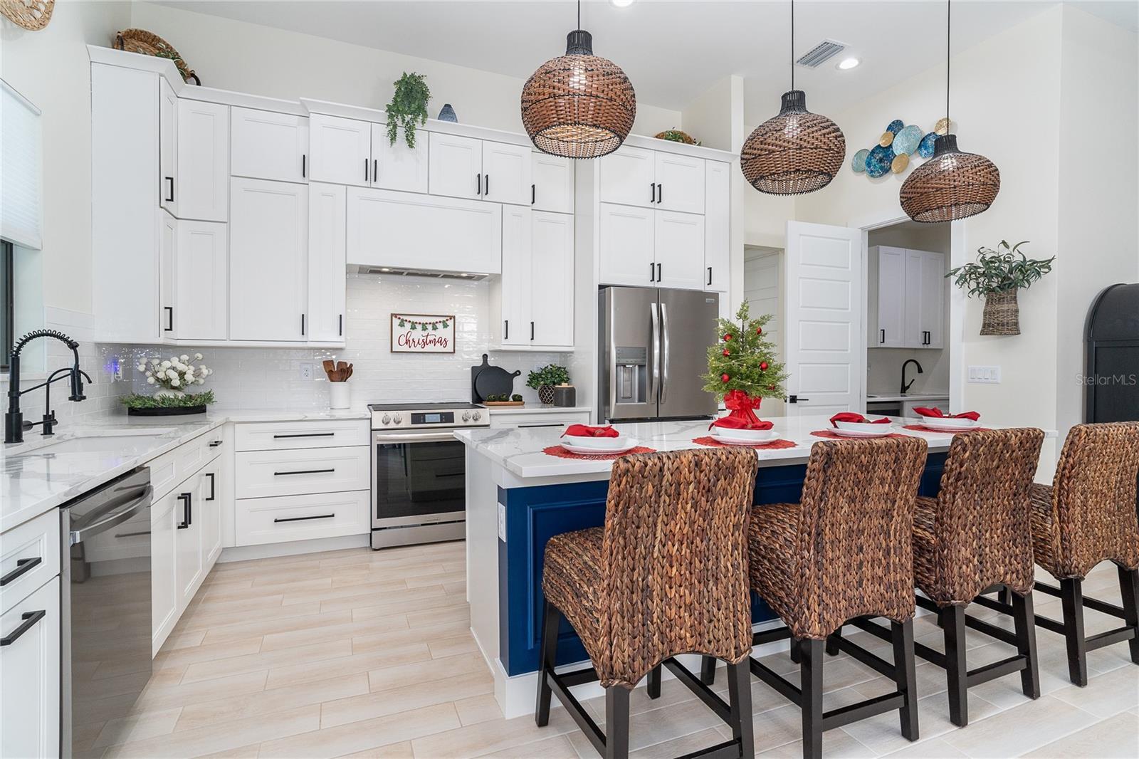 Image 17 of 52 For 2440 Cliff Street