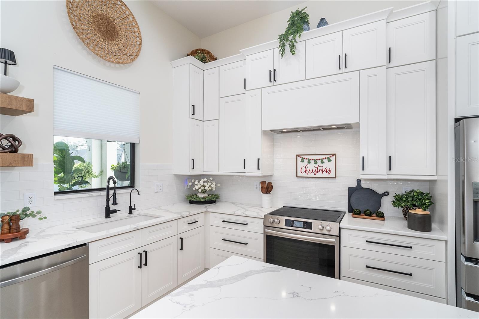 Image 19 of 52 For 2440 Cliff Street