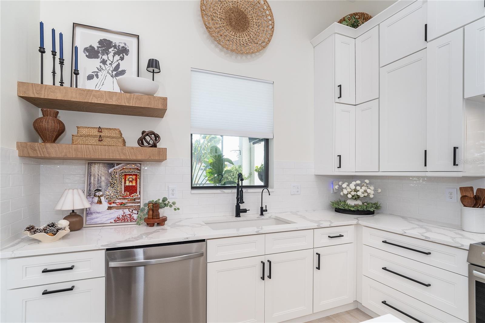 Image 20 of 52 For 2440 Cliff Street