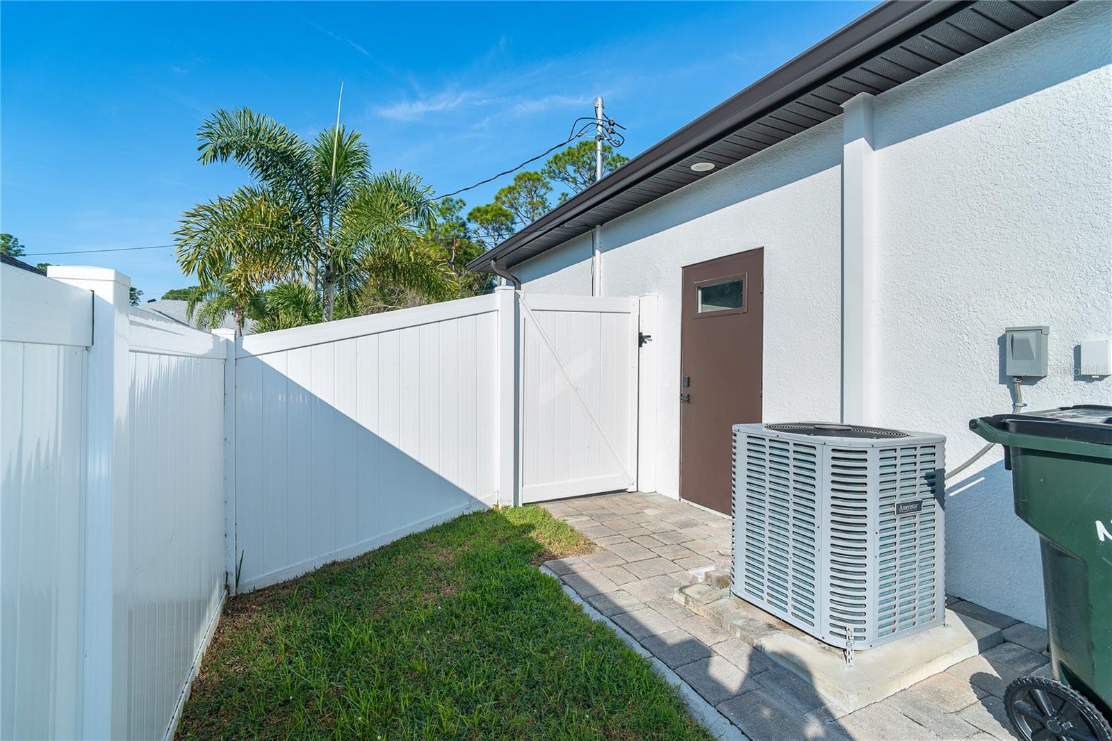 Image 34 of 52 For 2440 Cliff Street