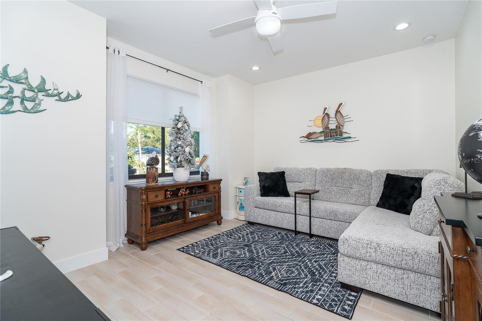 Image 35 of 52 For 2440 Cliff Street