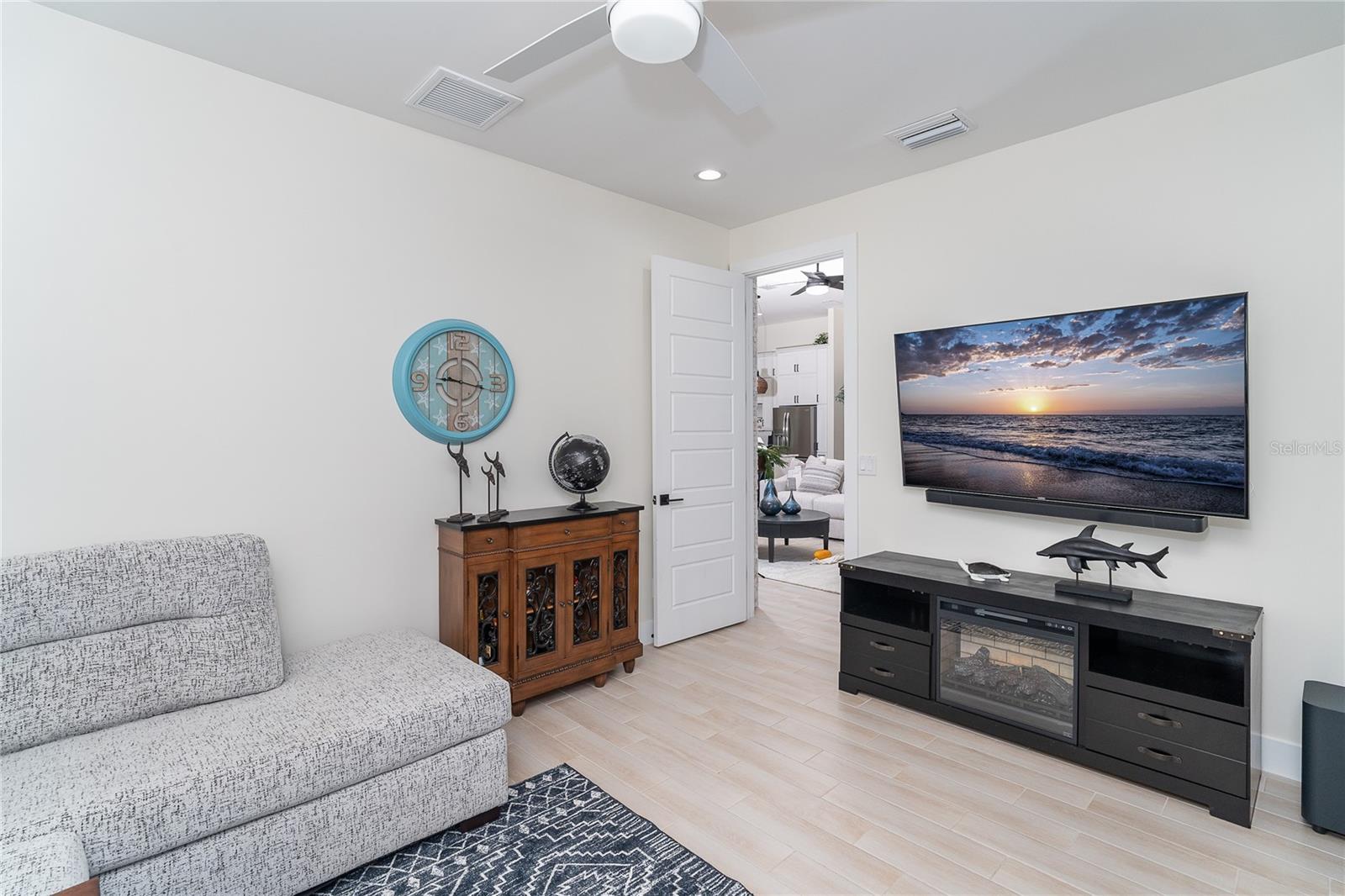 Image 36 of 52 For 2440 Cliff Street