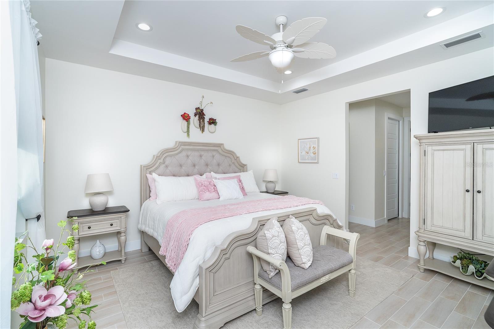 Image 38 of 52 For 2440 Cliff Street