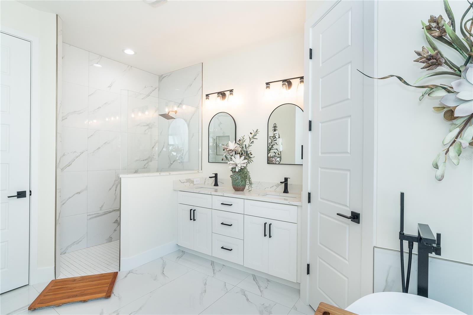 Image 40 of 52 For 2440 Cliff Street