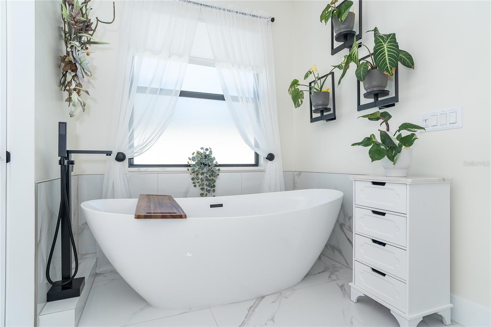 Image 42 of 52 For 2440 Cliff Street