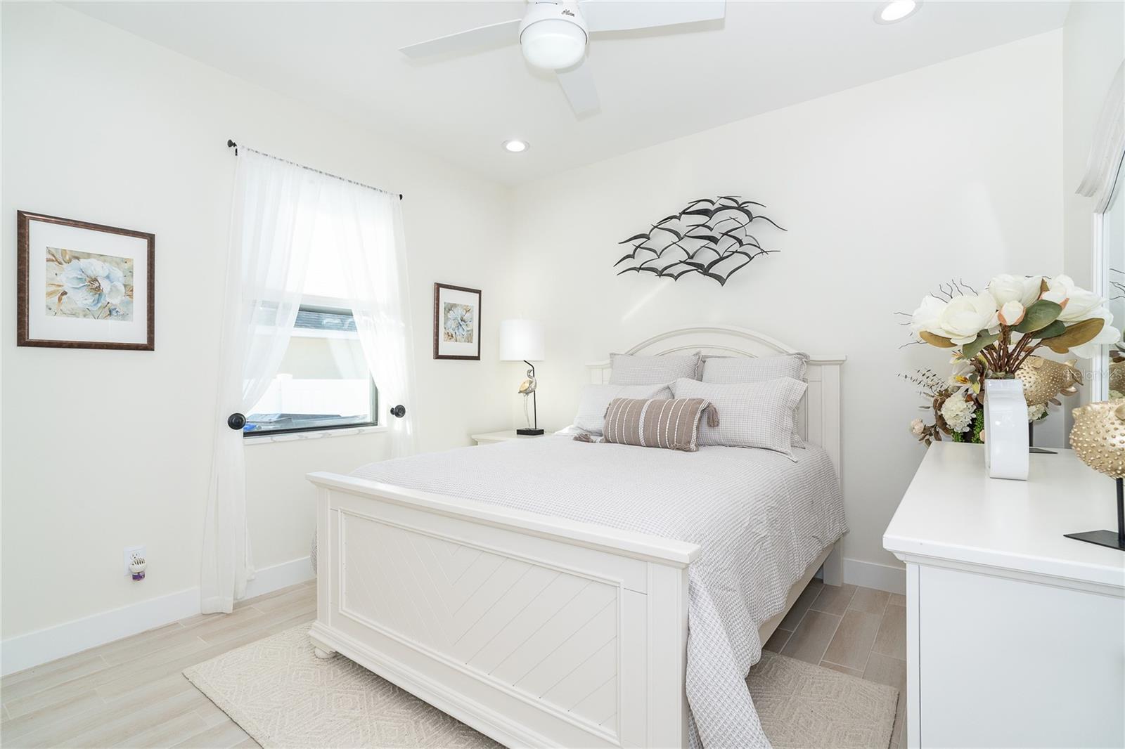 Image 43 of 52 For 2440 Cliff Street