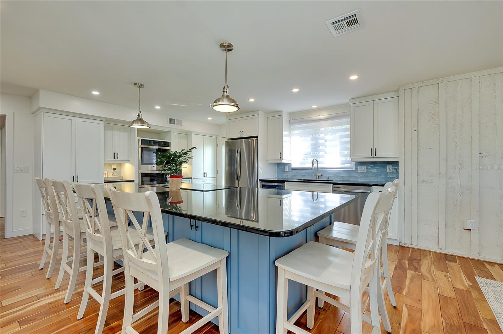 Image 11 of 48 For 1089 Bayshore Drive