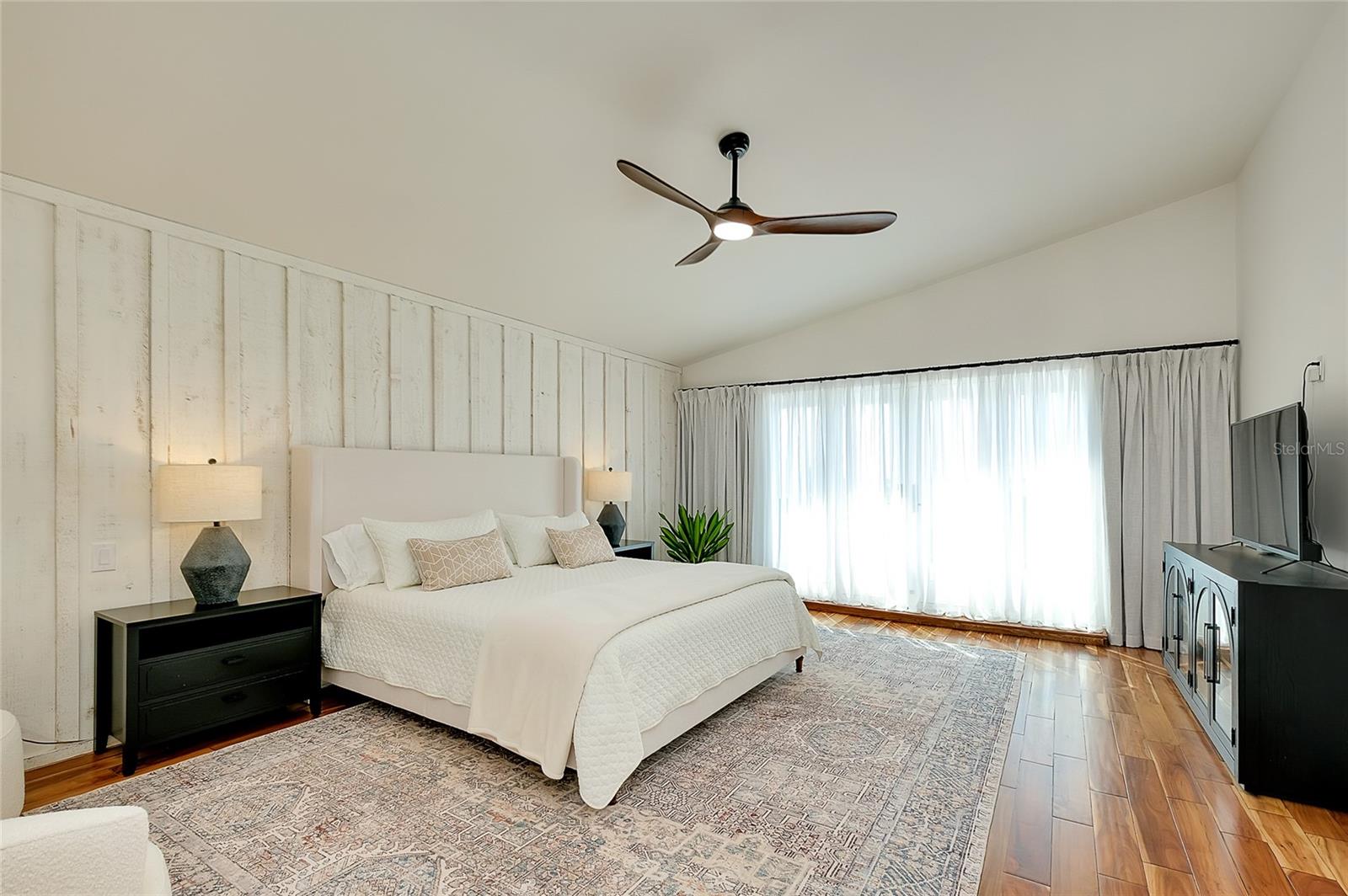 Image 17 of 48 For 1089 Bayshore Drive