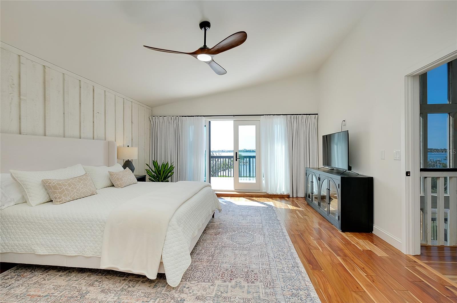 Image 19 of 48 For 1089 Bayshore Drive