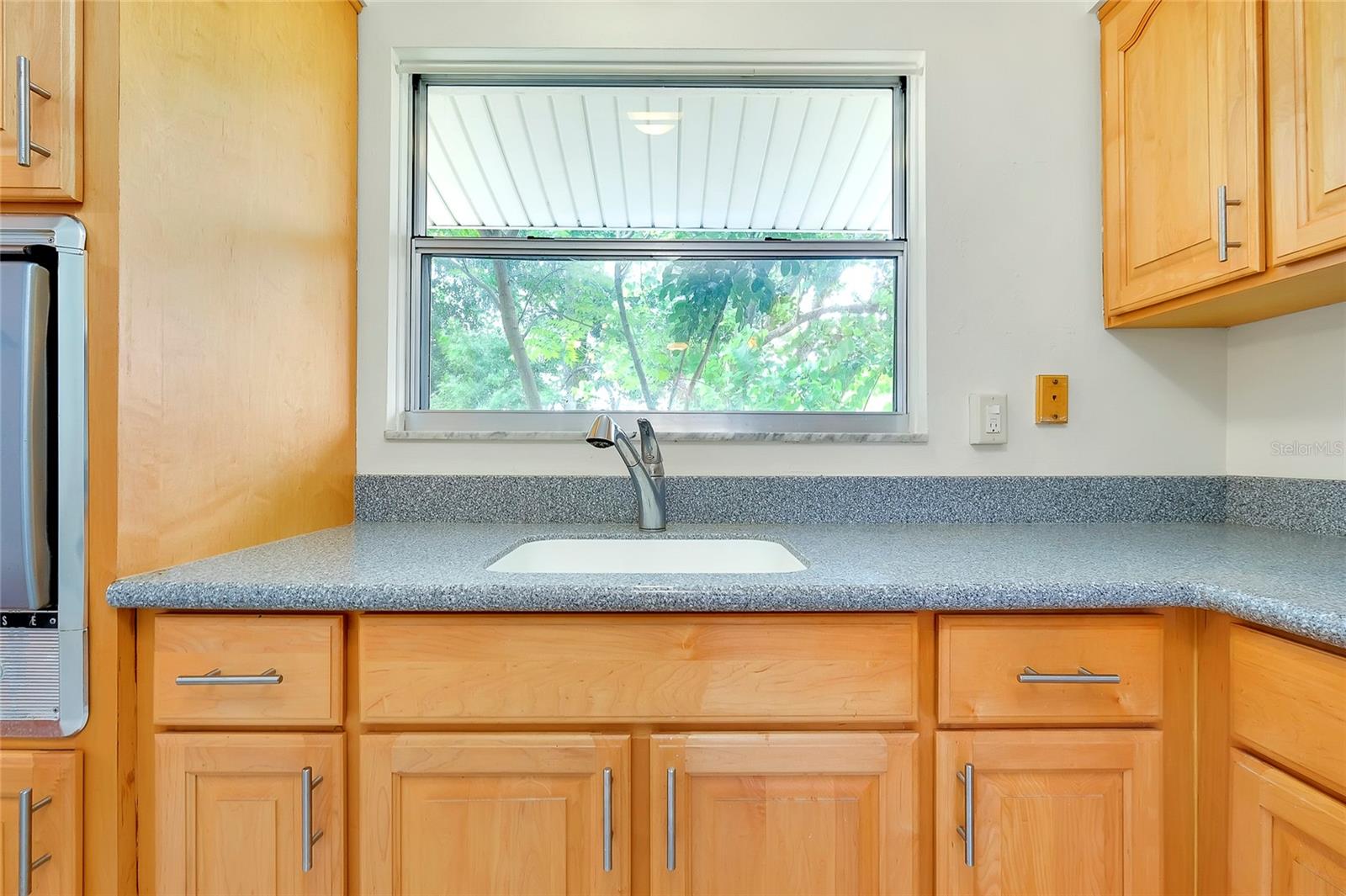 Image 11 of 42 For 114 Venice East Boulevard