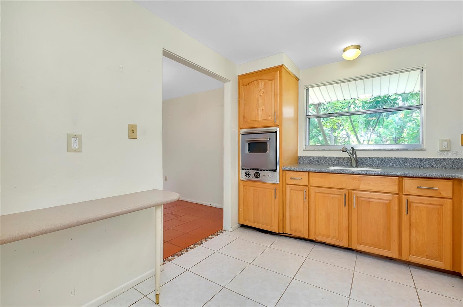 Image 15 of 42 For 114 Venice East Boulevard