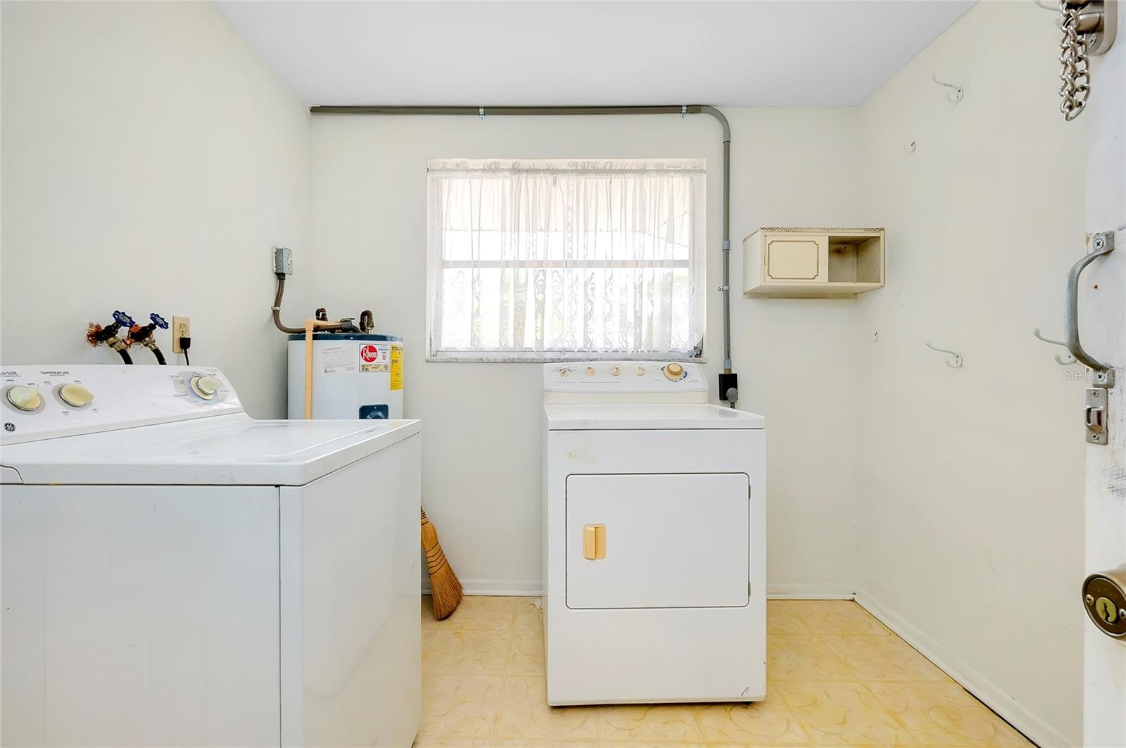 Image 16 of 42 For 114 Venice East Boulevard