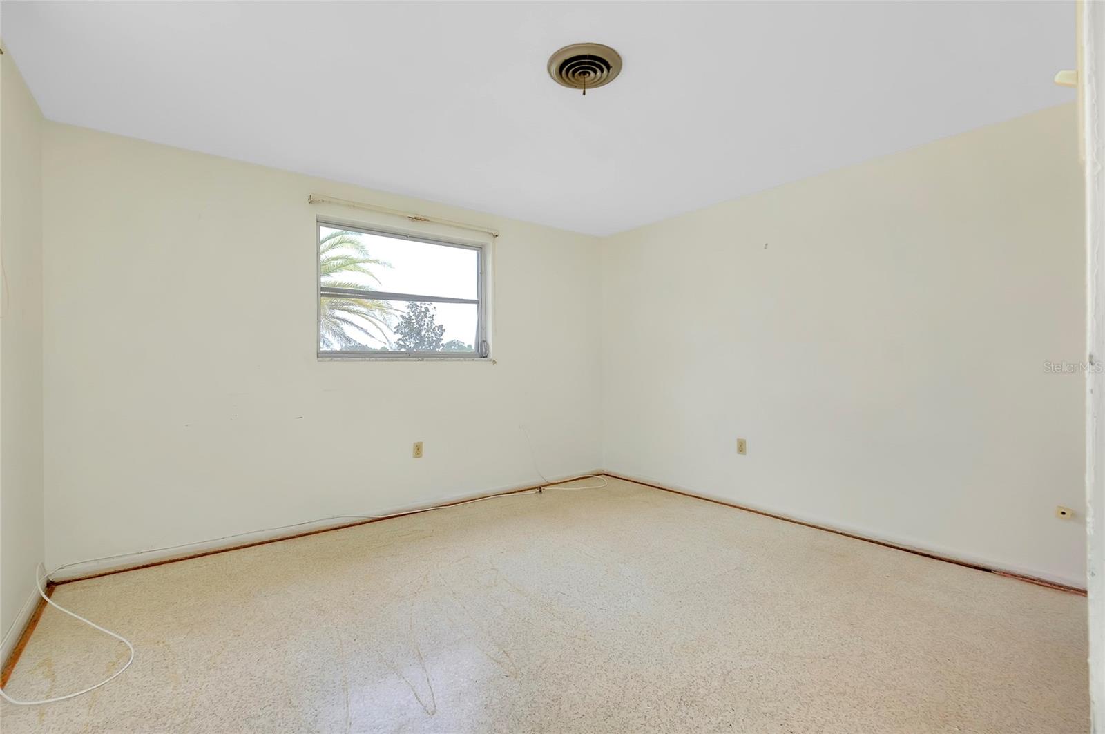 Image 18 of 42 For 114 Venice East Boulevard