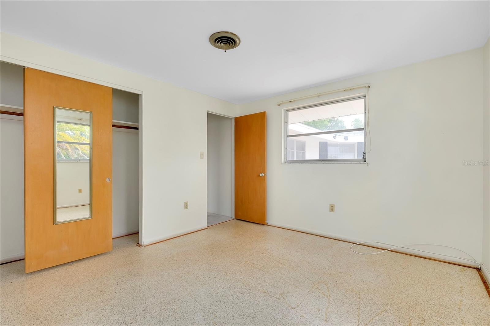 Image 19 of 42 For 114 Venice East Boulevard