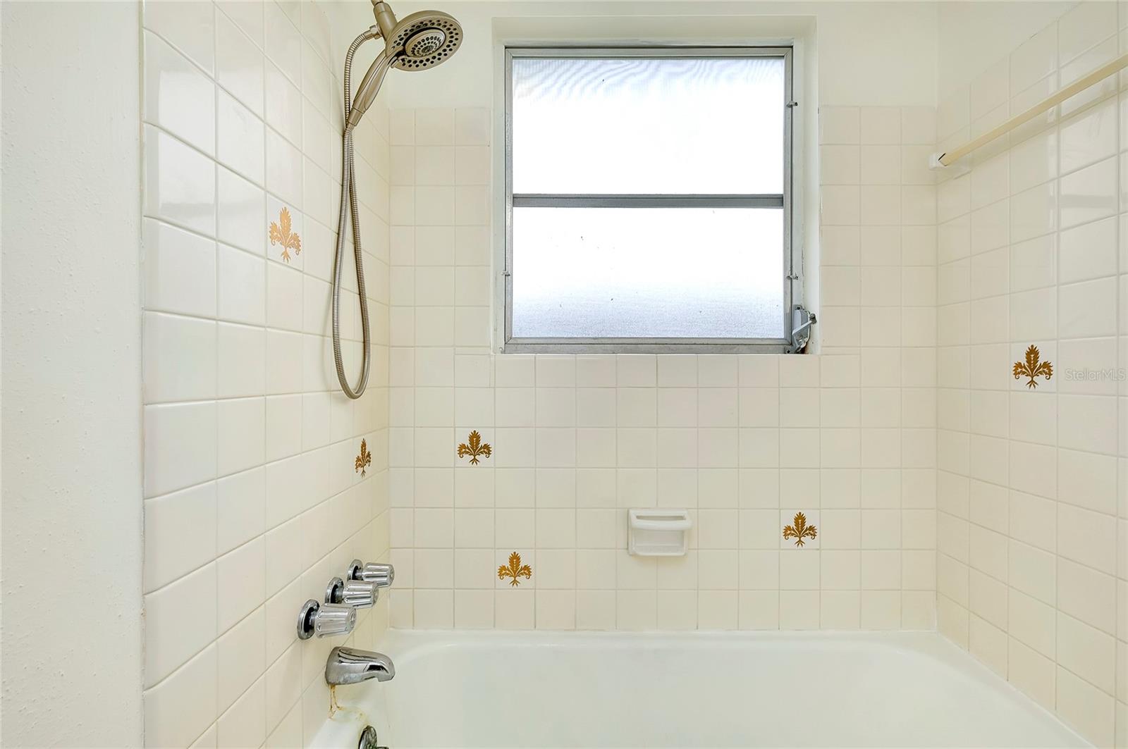 Image 23 of 42 For 114 Venice East Boulevard