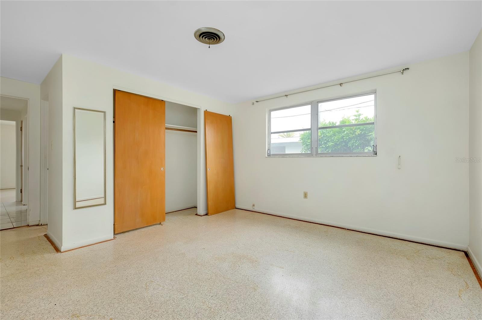 Image 25 of 42 For 114 Venice East Boulevard