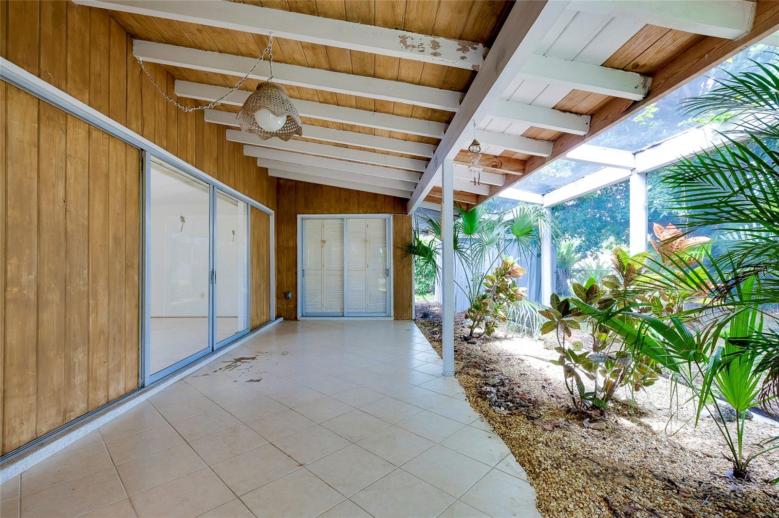 Image 28 of 42 For 114 Venice East Boulevard